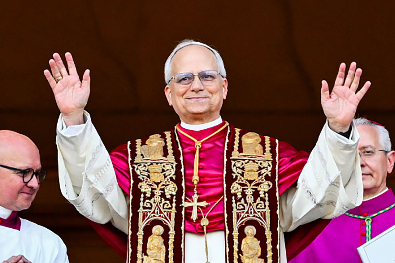 pope-leo Pope Leo surrounded by two cardinals