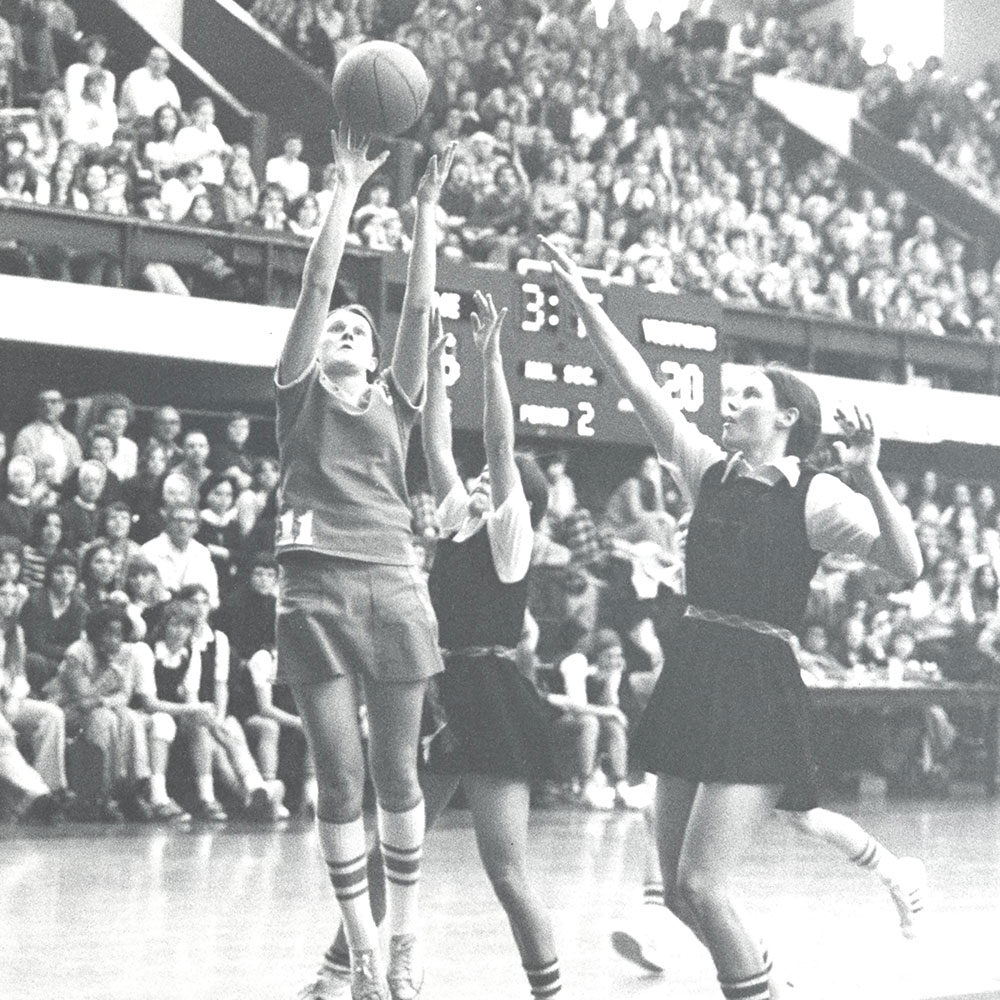 Mighty Macs basketball - black and white photo of Mighty Macs women's basketball team